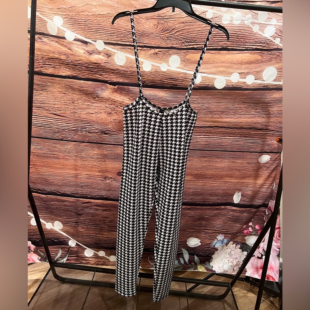 SHEIN BLACK AND WHITE HOUNDSTOOTH JUMPER